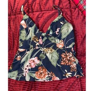 GUESS LOS ANGELES KEYHOLE CAMI TOP!!!